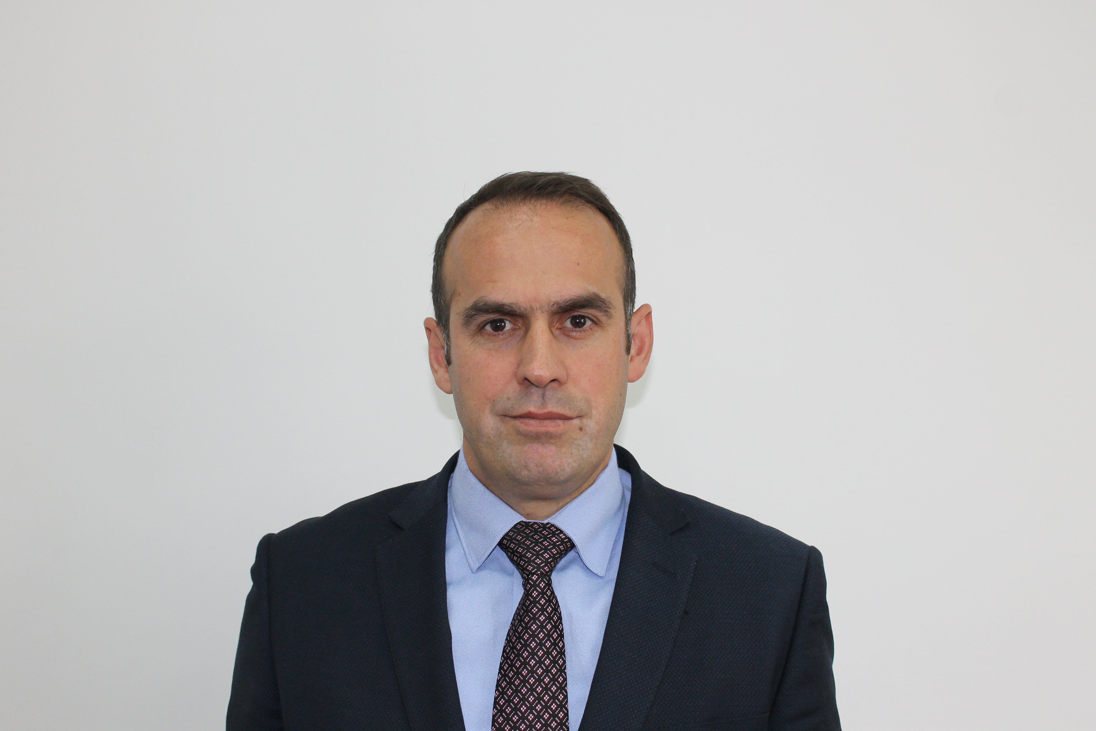 Agron Maxhuni zgjedhet Gjyqtar Mbikqyrës i Gjykatës Themelore Mitrovicë – Dega Vushtrri.